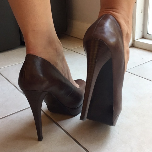 Guess brown leather stacked heel stiletto - Picture 3 of 3